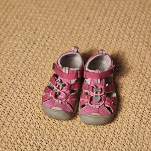 KEEN Seacamp II CNX water sandals for kids in the "Very Berry/Dawn Pink" Colors
